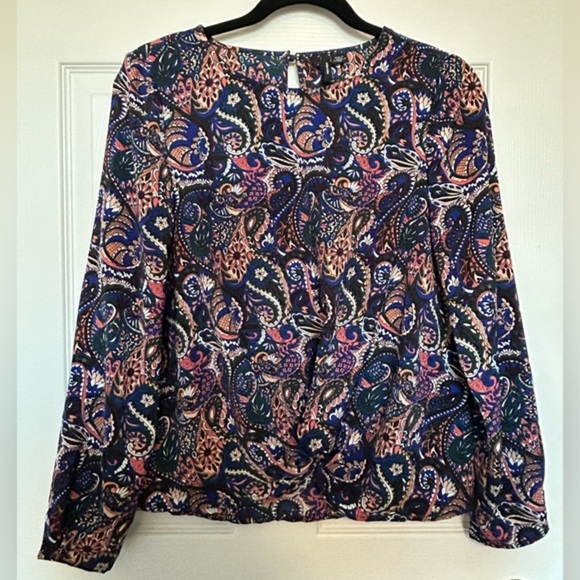 4/$20 Vero Moda paisley long sleeve scoop neck light pink and navy blouse size S - Picture 3 of 8